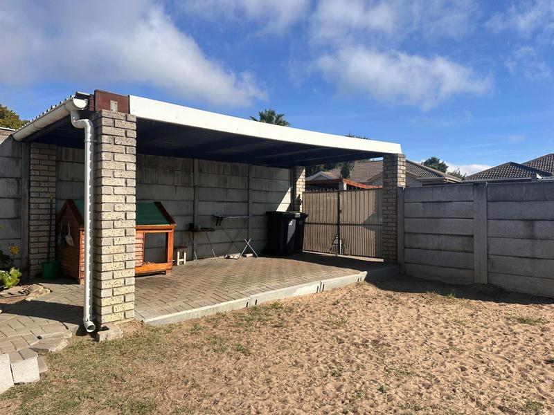 2 Bedroom Property for Sale in Oakglen Western Cape